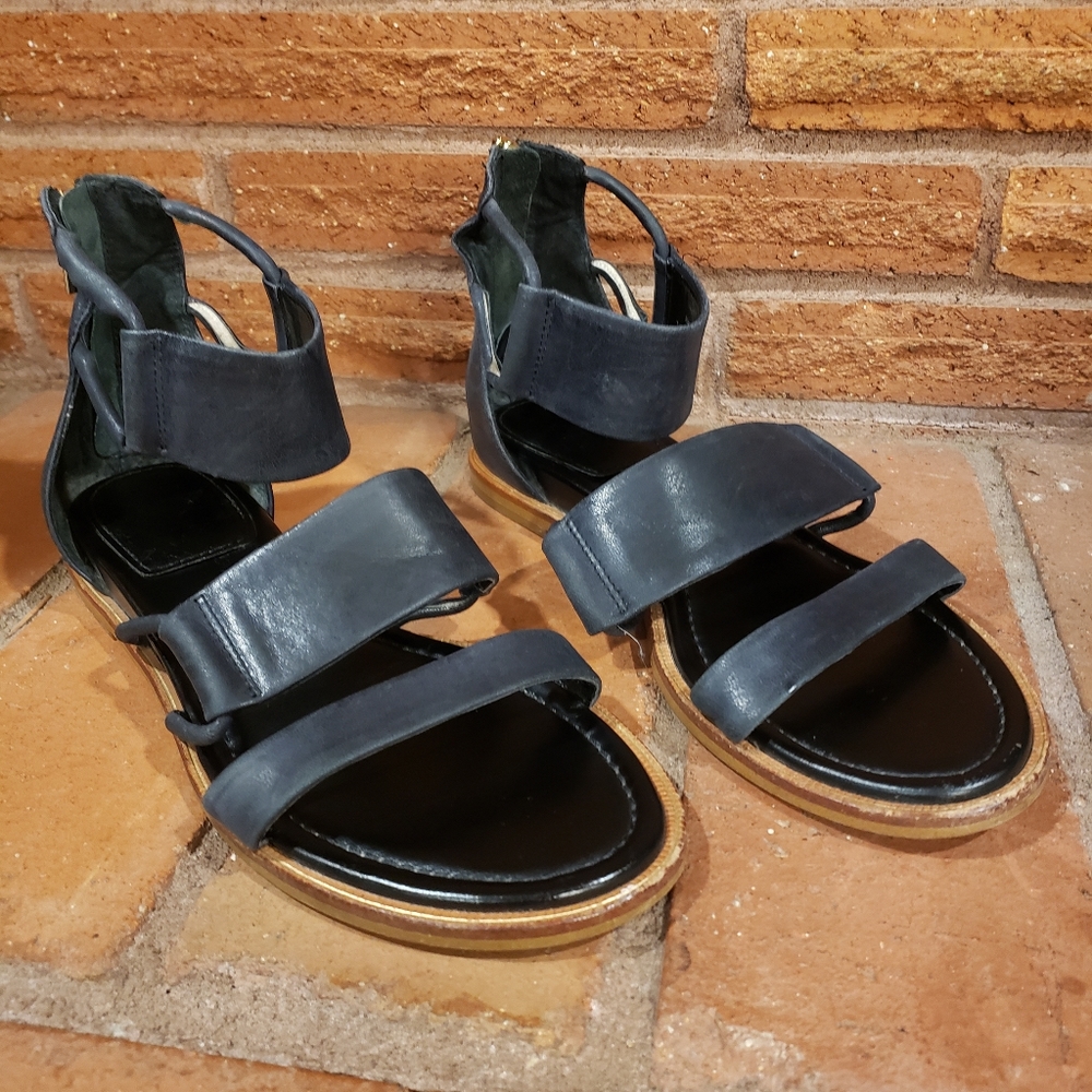 Isola Blue Leather Roman Gladiator Sandals. Size 7.5